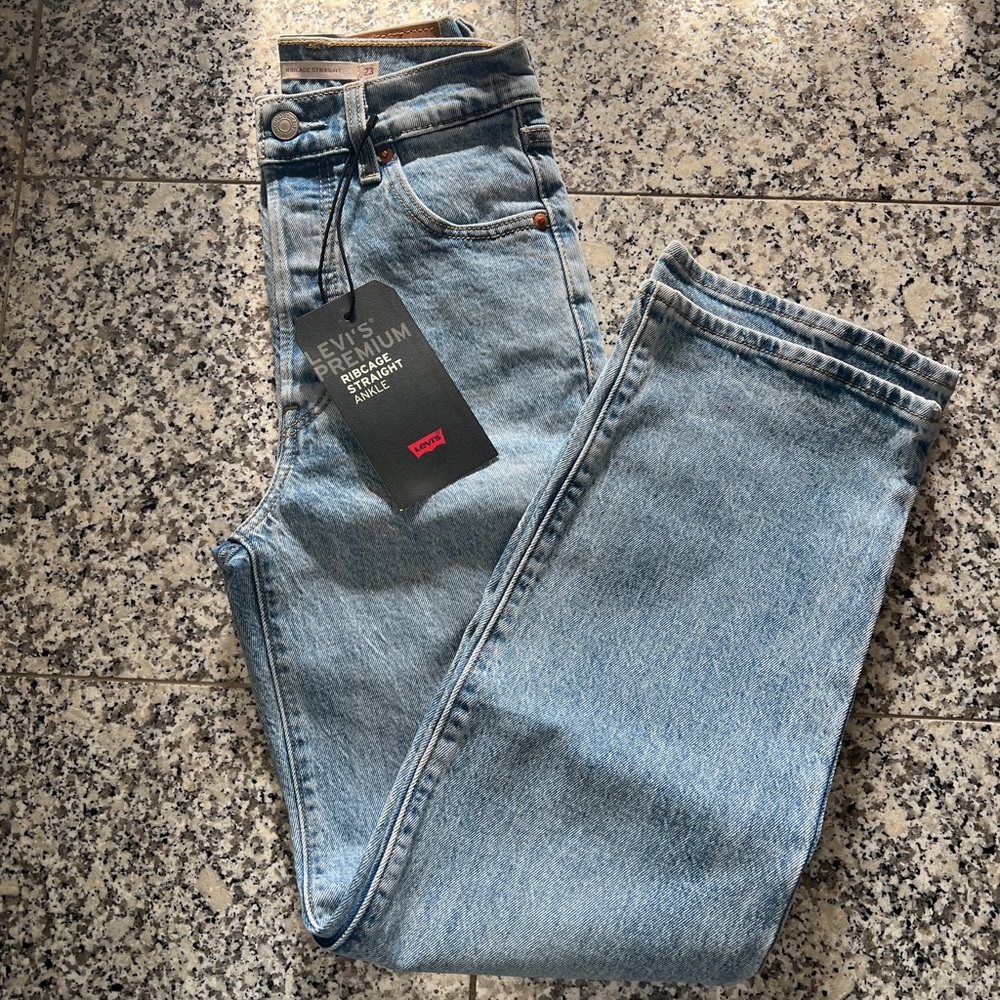 Levi Ribcage Straight Ankle Jeans NWT 23” x 29 Light Wash